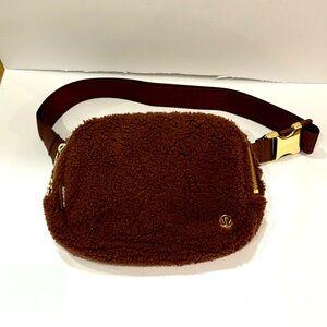 COPY - Lululemon belt bag